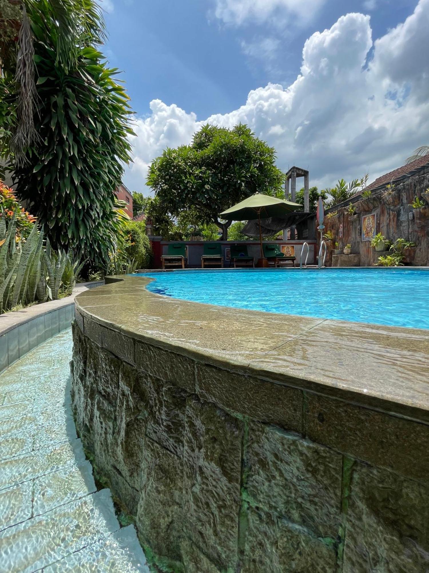 Kubu Elsa Bali Hotel Lovina  Exterior photo