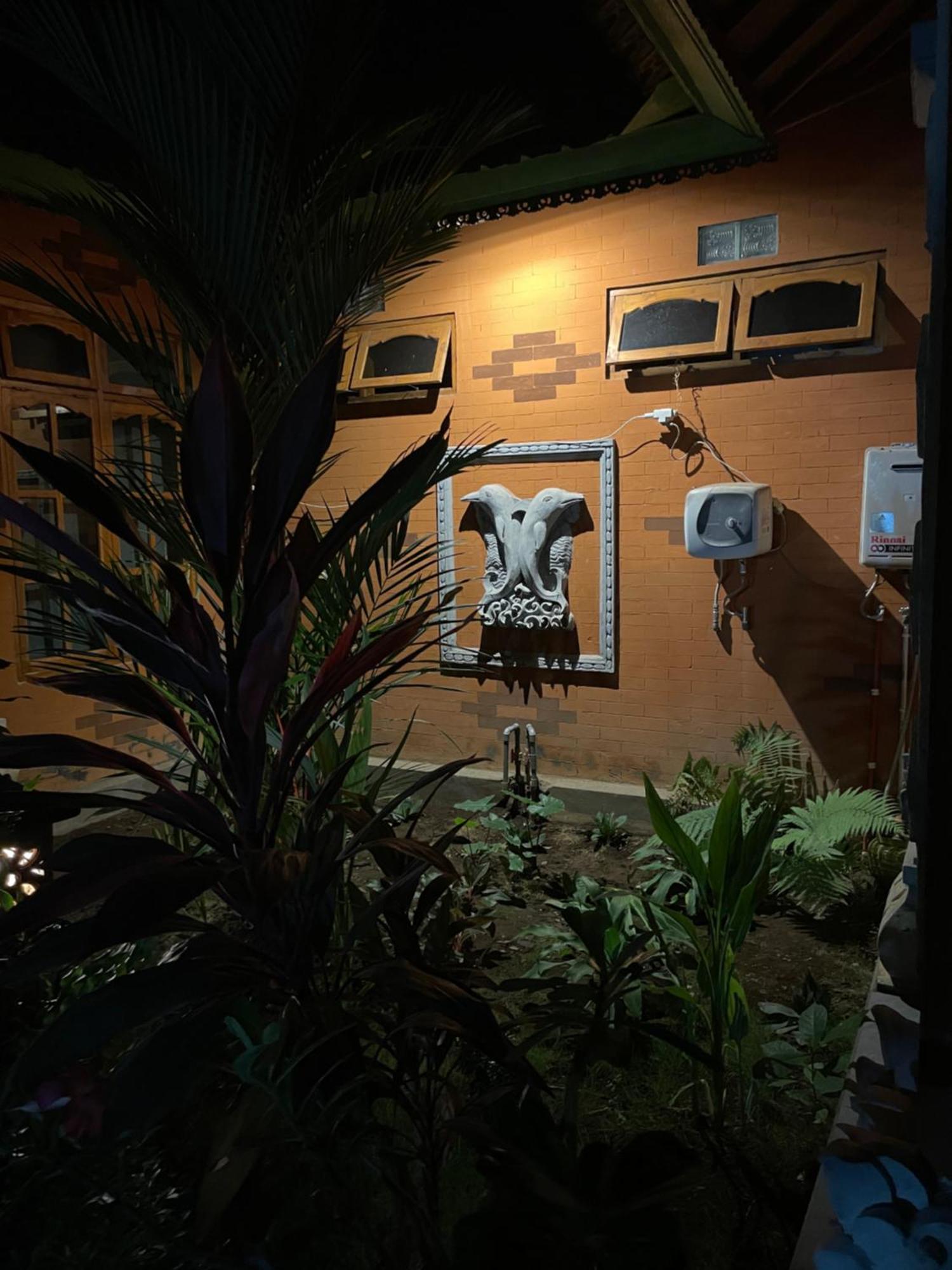 Kubu Elsa Bali Hotel Lovina  Exterior photo